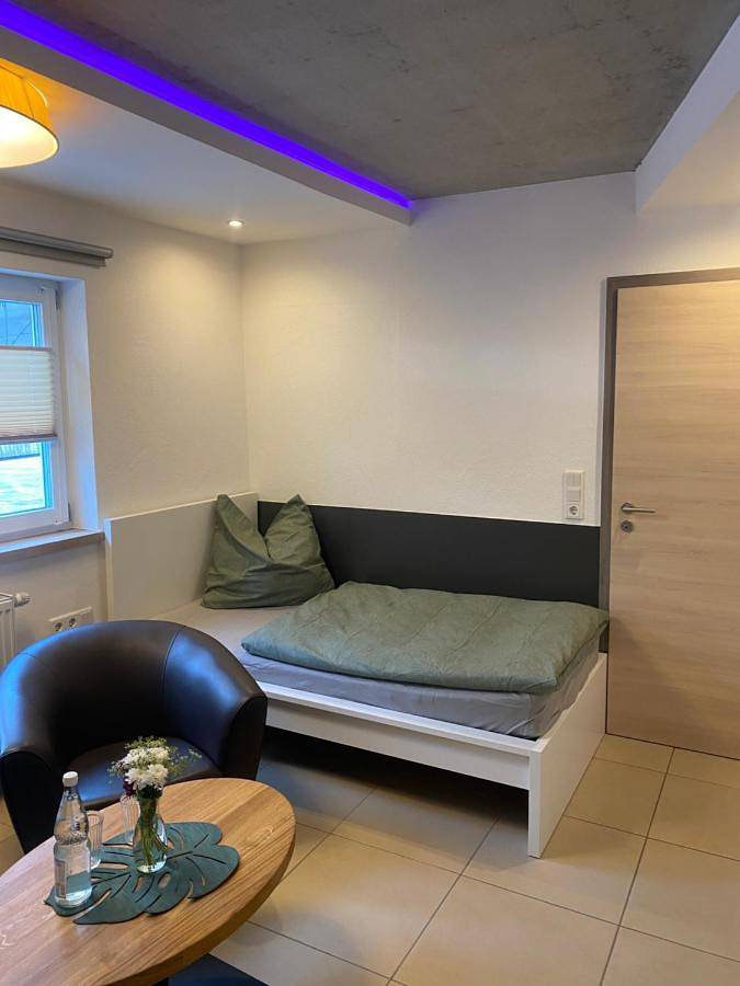 Ganze Wohnung, Modernes Apartment in ruhiger Gegend in Burgbernheim, Romantische Straße