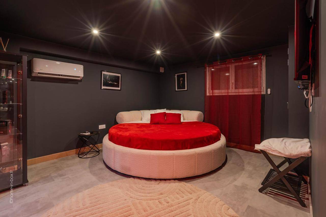 Appartement entier, L'Interdit, Confort et Sensualité in La Ferté-Gaucher, Seine-et-Marne
