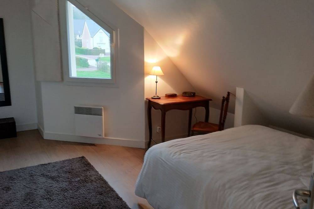 Maison avec terrasse sud, à 2 km de la mer avec Wifi. in Saint-Georges-de-la-Rivière, Côte de la Déroute