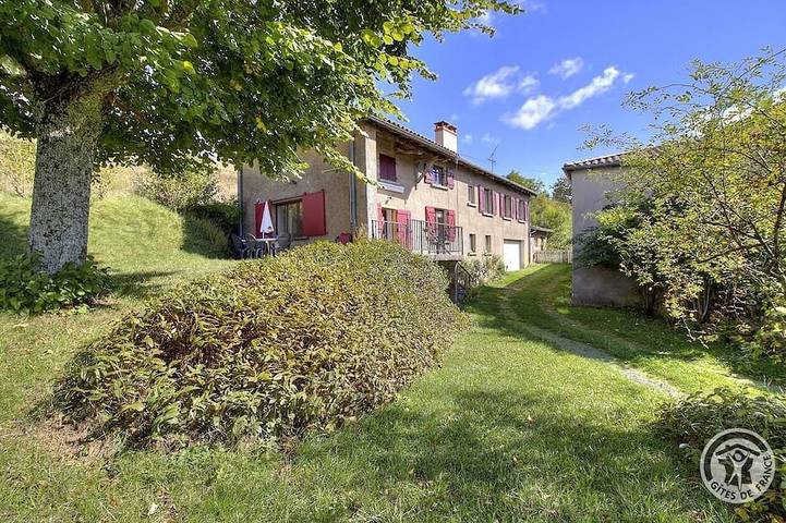 Location de vacances pour 8 personnes, avec jardin à Juliénas