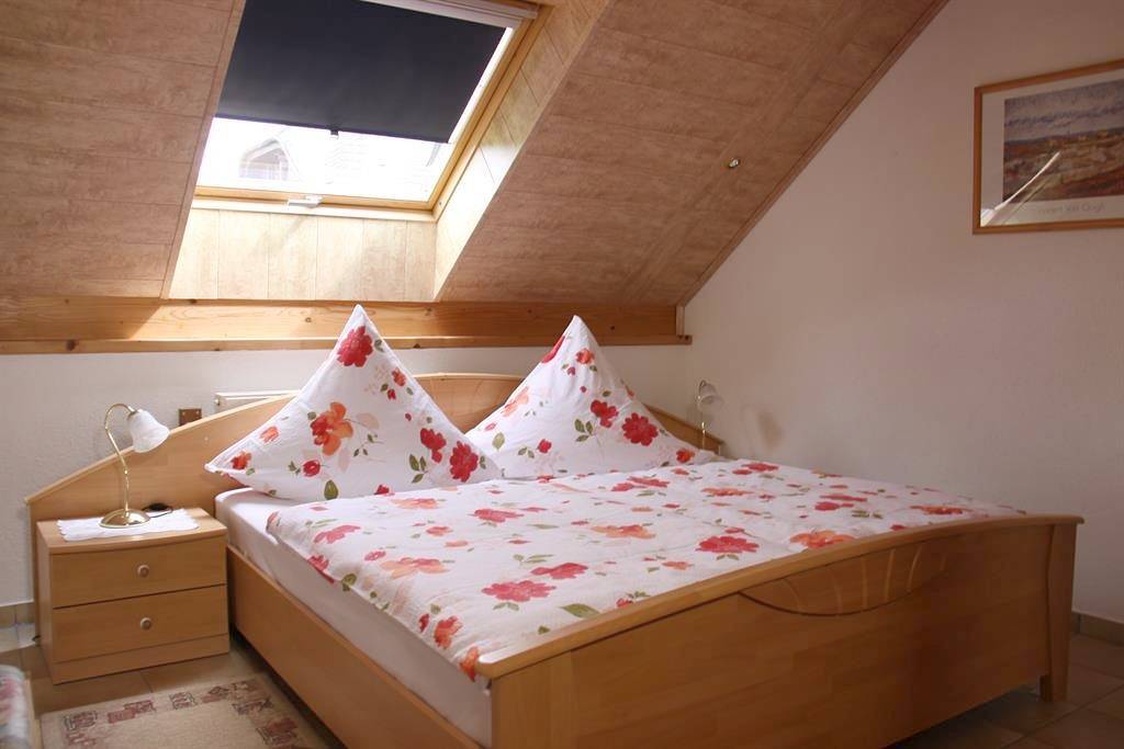 Ganze Ferienwohnung, 5-Bett-Ferienwohnung Dusche/Wc mit Balkon in Habscheid, Eifelkreis Bitburg-Prüm