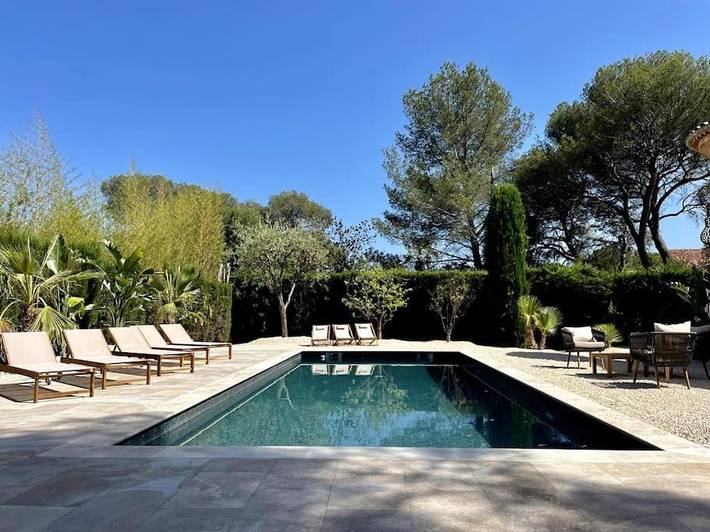 Villa pour 8 personnes, avec vue ainsi que jardin et piscine dans Boulouris