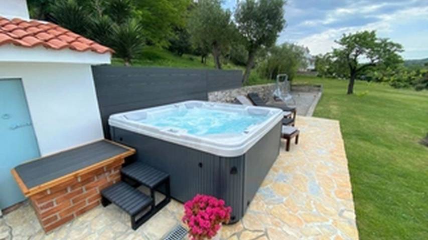Villa pour 6 personnes, avec terrasse ainsi que jardin et jacuzzi dans Rab - 3