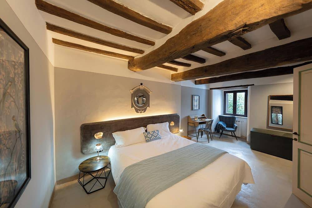 Apt in Farmhouse, renovated with patio and panoramic pool, pet friendly in Città di Castello, Valtiberina