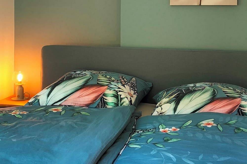Ganze Wohnung, Schöne 120 qm Ferienwohnung + 50 qm Sonnenterrasse im Grünen-Stockelsdorf/Lübeck in Stockelsdorf, Ostholstein