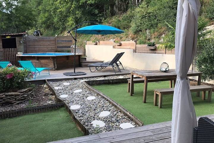 Location de vacances pour 4 personnes, avec terrasse ainsi que piscine et jardin, animaux acceptés à Saint-Vincent-de-Cosse - 2