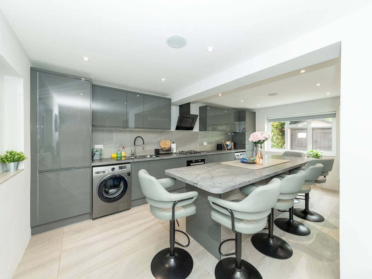 Spacious Home Heated Pool(April-Sep) in Tilehurst - Pass the Keys in Reading, Berkshire