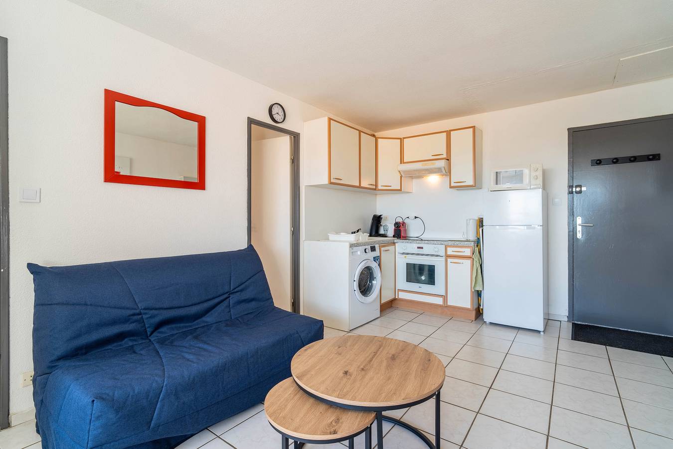 Entire apartment, Apartment 'Les Balcons De La Méditerranée' with Sea View and Balcony in Narbonne Plage, Narbonne
