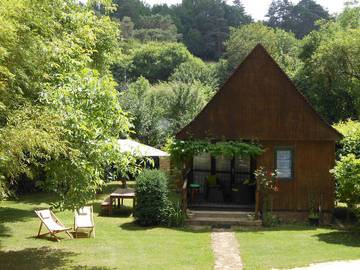 Gîte pour 4 personnes, avec terrasse et piscine ainsi que jacuzzi et jardin à Valojoulx