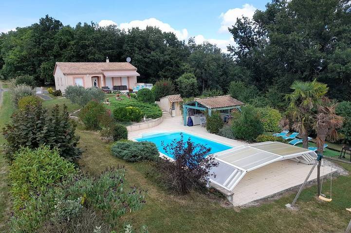 Gîte pour 6 personnes, avec jardin à Cancon