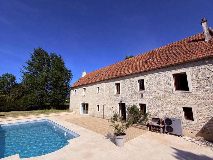 Location de vacances pour 15 personnes, avec Terrasse ainsi que Jardin et Piscine à Manvieux