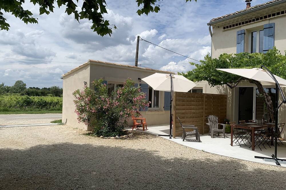 Gîtes in the vineyards, park, swimming pool, playground, pétanque court, spa .. in Tulette, Nyons region