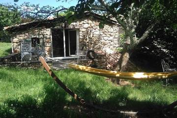 Gîte pour 4 personnes, avec jardin et terrasse en Ardèche