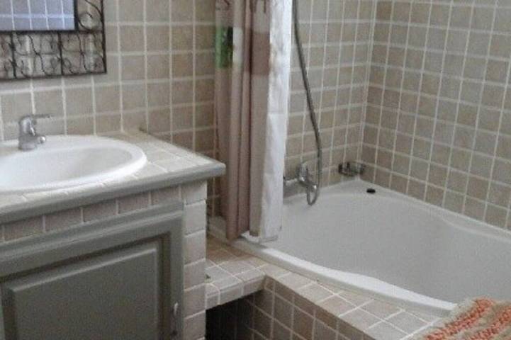 Location de vacances pour 5 personnes, avec terrasse et jardin, animaux acceptés à Peypin-d'Aigues - 4