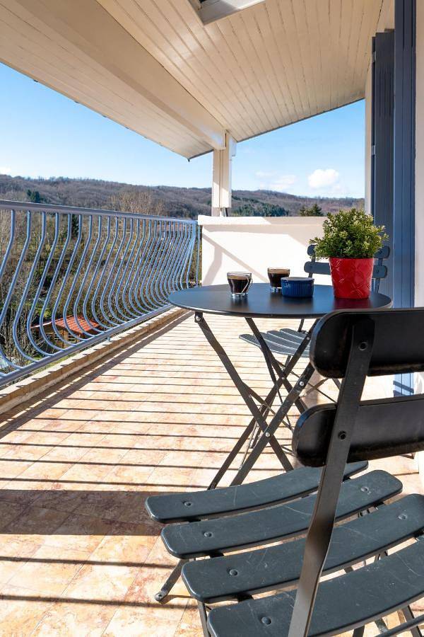 Gîte pour 4 personnes, avec terrasse et vue, animaux acceptés dans Saint-Jean-de-Verges