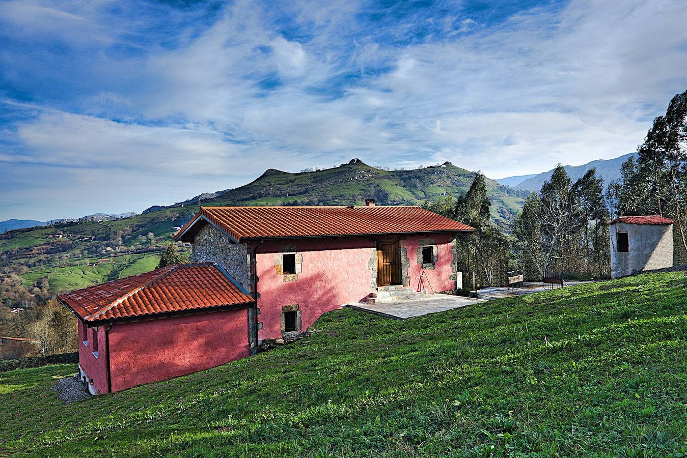 Casa rural 'Mugidos Lejanos' con vistas al mar, terraza privada y jardín privado in Liérganes, Costa de Cantabria