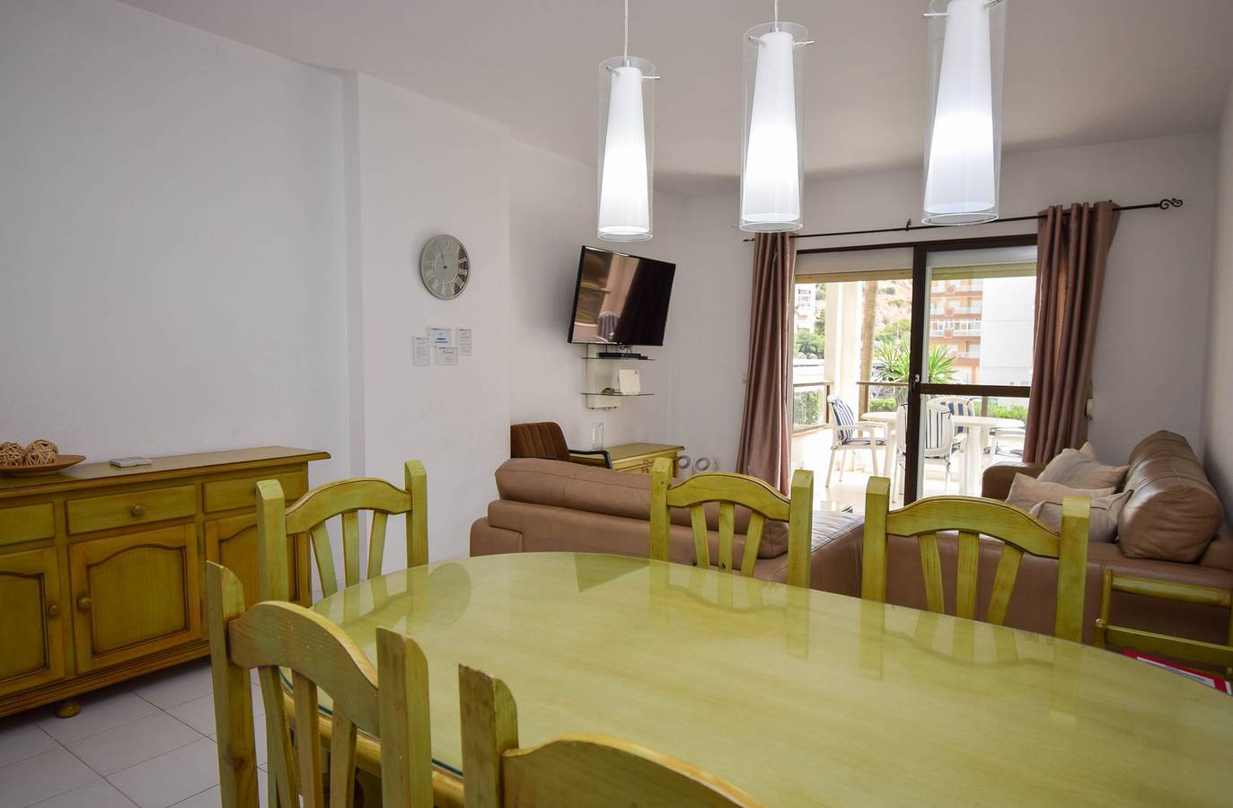 Entire apartment, Apartment in beachfront complex with garden and pool views in Los Boliches, Fuengirola