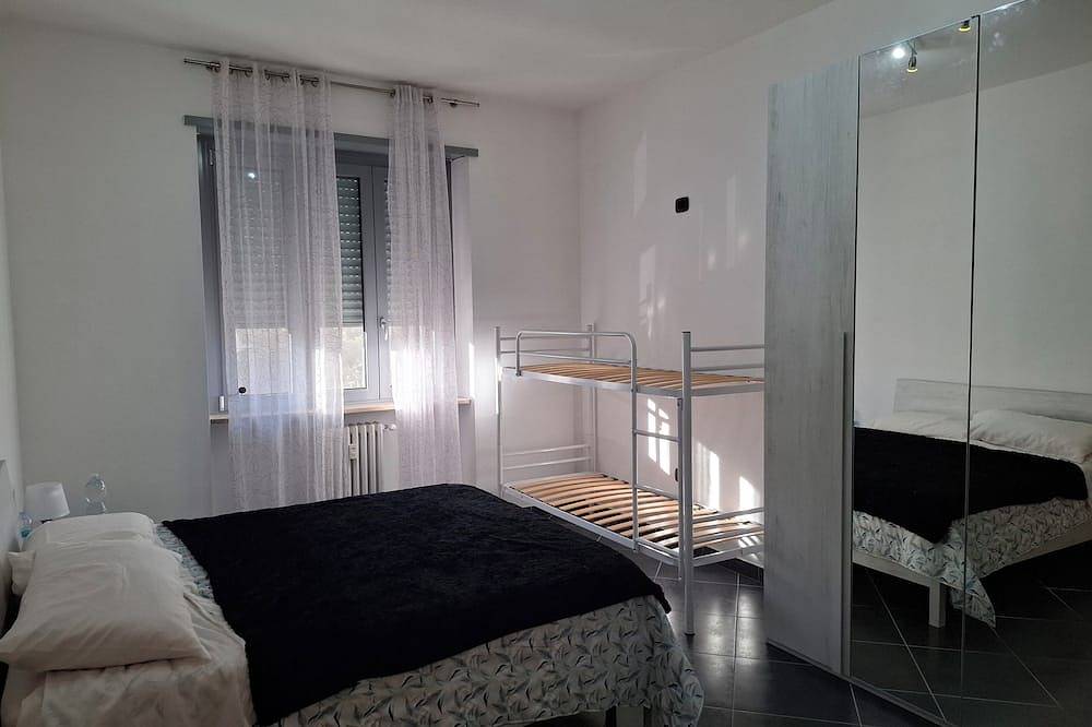 Entire apartment, Bright and spacious apartment a stones throw from Inalpi and the Olympic Stadium in Turin, Turin Province