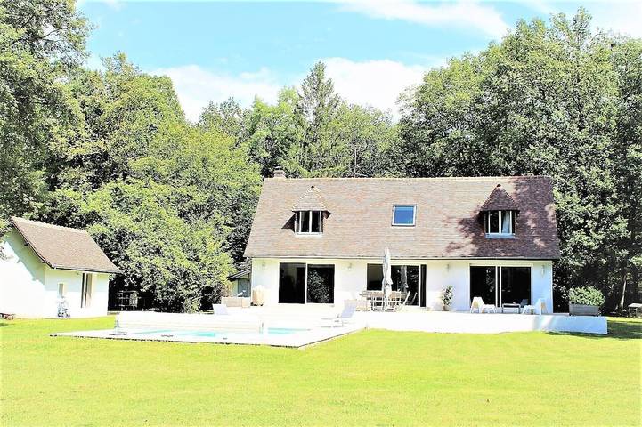 Location de vacances pour 12 personnes, avec Jacuzzi et Jardin à Houlbec-Cocherel
