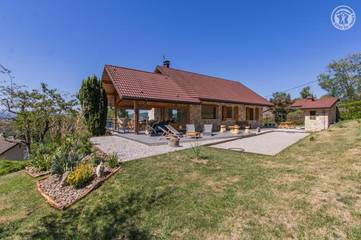 Gîte pour 2 personnes, avec terrasse et jardin à Novalaise