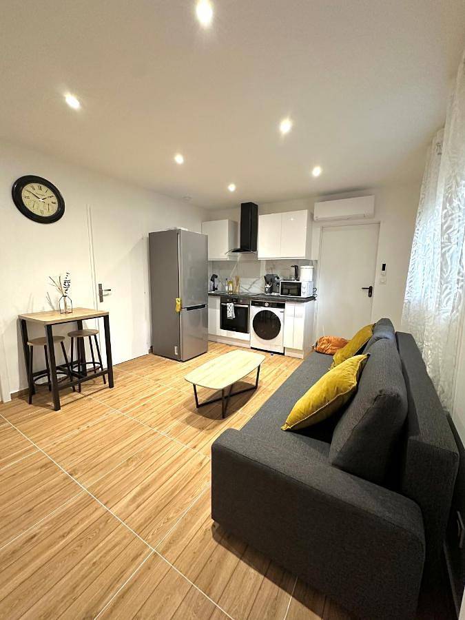 Appartement entier, One-Bedroom Apartment in Sérézin-du-Rhône, Lyon et ses environs