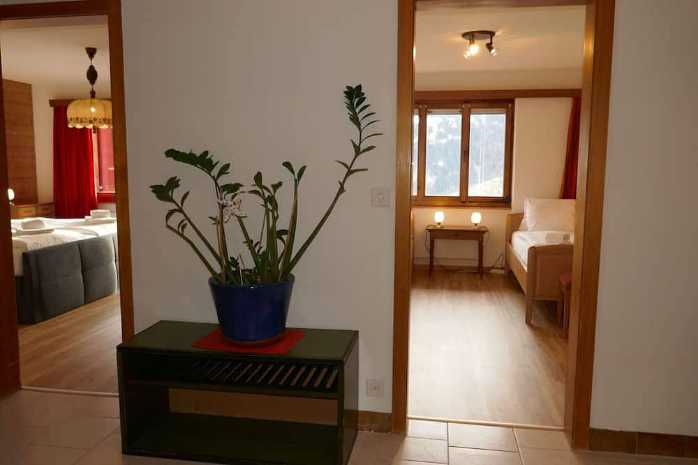 Appartamento intero, Bellissimo appartamento per 6 persone con Wifi, Tv, balcone e vista panoramica in Schwendi b. Grindelwald, Grindelwald