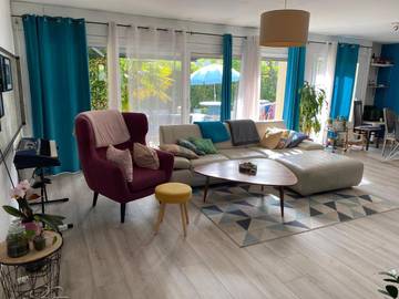 Location de vacances pour 8 personnes, avec jardin à Noisy-le-Grand