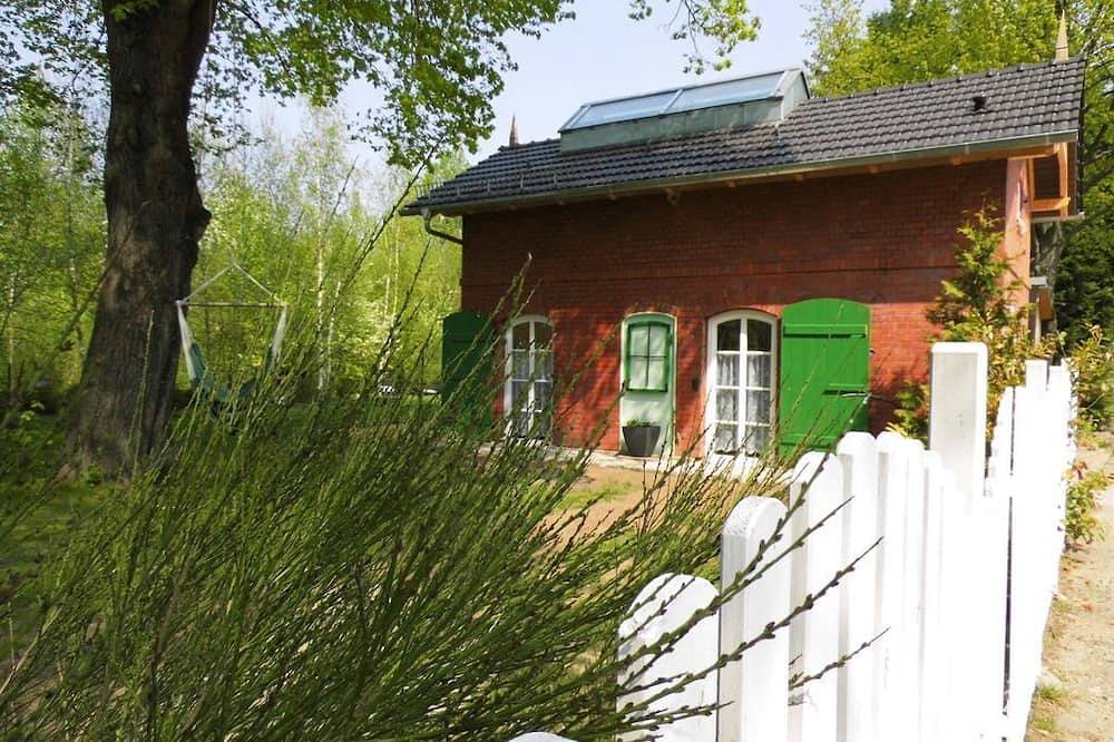 Ganze Wohnung, Bahnhäuschen mit Dusche, Bad und Wc - Bahnhof Droyßig - Übernachten im Denkmal in Droyßig, Saale-Unstrut