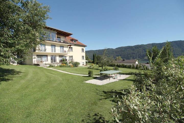 Ferienwohnung für 4 Personen, mit Garten und Ausblick sowie Seeblick, kinderfreundlich