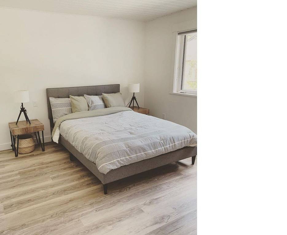 Spacious and modern 2 bedroom 2 bathroom cottage with private yard. in Sunshine Coast Regional District