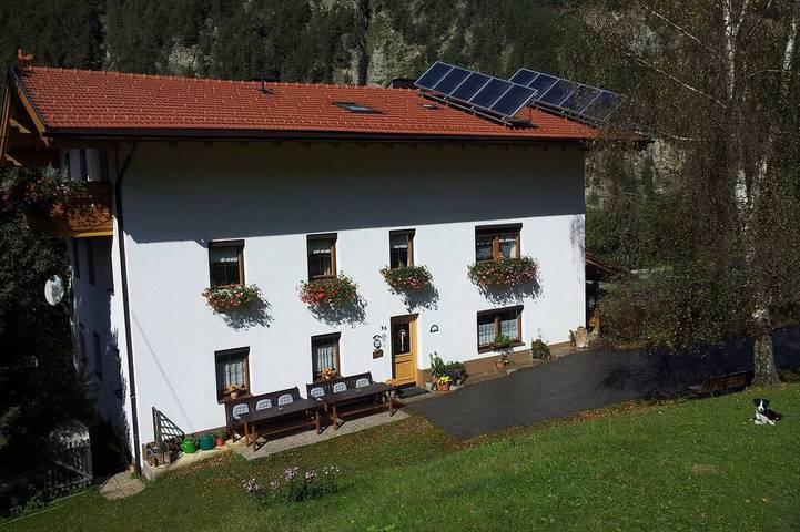 Agriturismo voor 7 personen, met whirlpool en tuin in Ried im Oberinntal