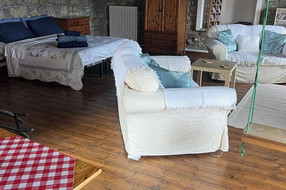 Entire apartment, Santini House 2. Apartment in Villa Minozzo, Reggio Emilia Province