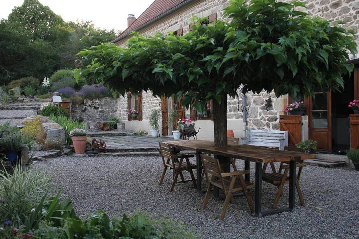 Location de vacances pour 4 personnes, avec jacuzzi et terrasse à Saint-Priest-des-Champs - 3