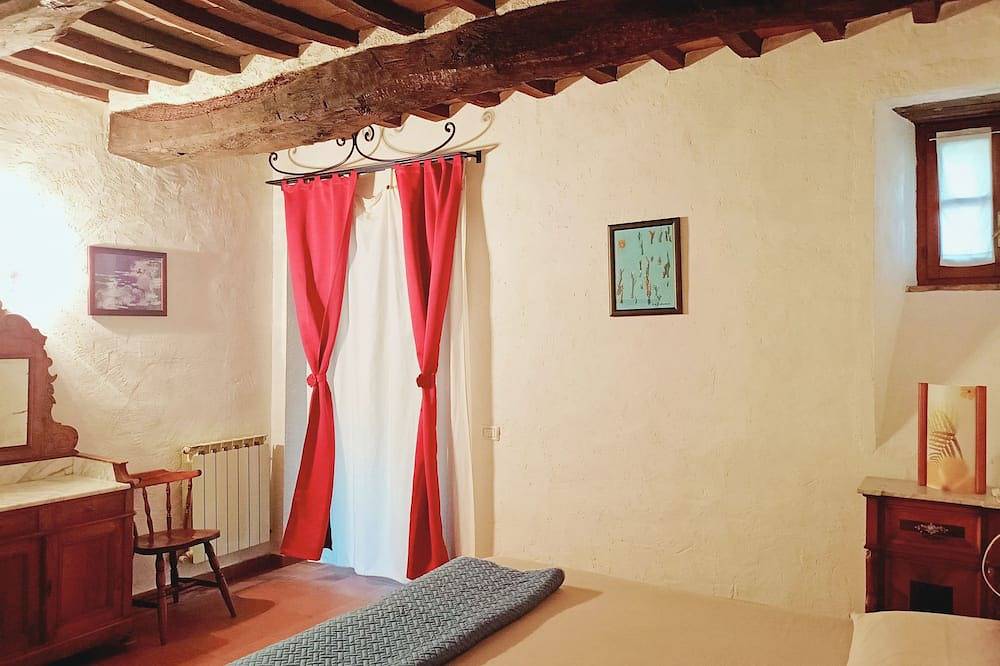 Entire apartment, Apartment on the ground floor of an old private farmhouse from the 1700s in Castiglione del Lago, Lake Trasimeno