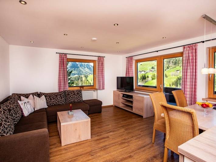 Ferienhaus für 4 Personen, mit Balkon und Terrasse im Kleinwalsertal - 2