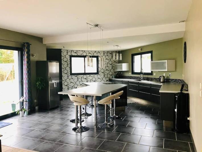 Location de vacances pour 9 personnes, avec terrasse et piscine à Selongey - 2