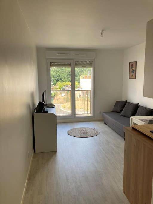 Appartement entier, One-Bedroom Apartment in Coupvray, Seine-et-Marne
