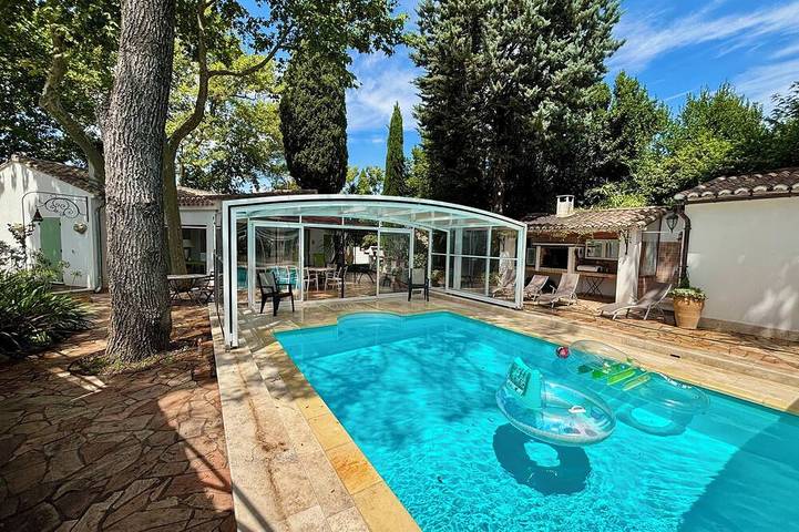 Maison de vacances pour 8 personnes, avec jacuzzi et jardin à Uzès