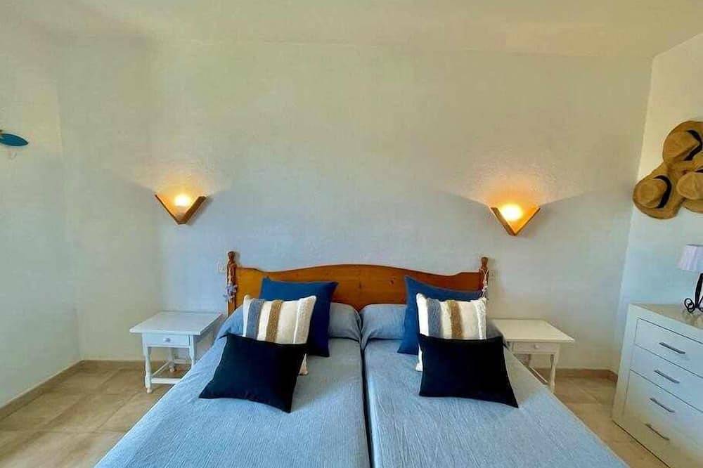 Entire apartment, Cavalleria - Apto con Piscina y Junto a la Playa in Cala Blanes, Ciutadella