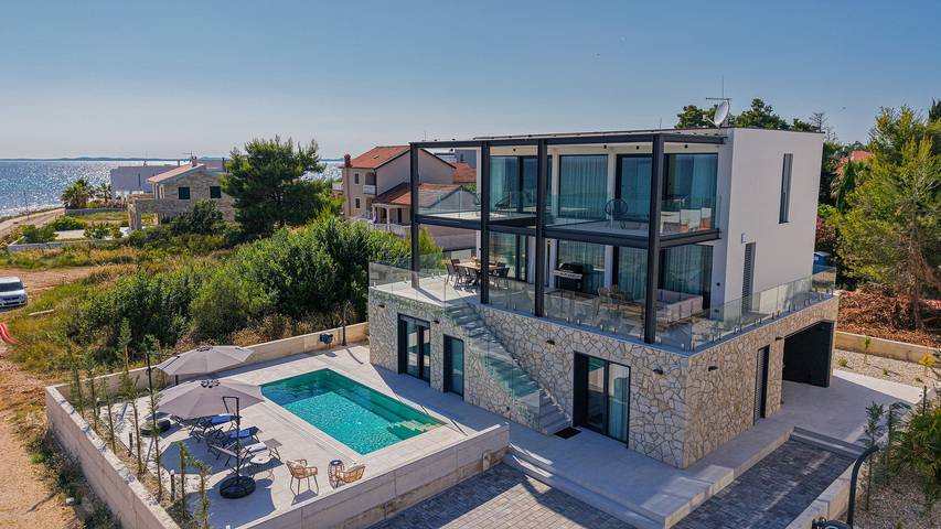 Vakantiehuis voor 10 personen, met tuin en uitzicht op zee in Privlaka