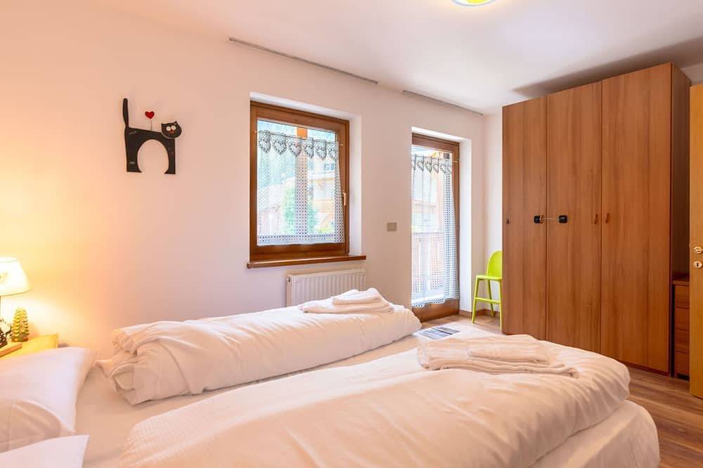 Appartamento intero, Accogliente appartamento per 6 ospiti con Wifi, Tv, patio e animali ammessi in Penia, Canazei