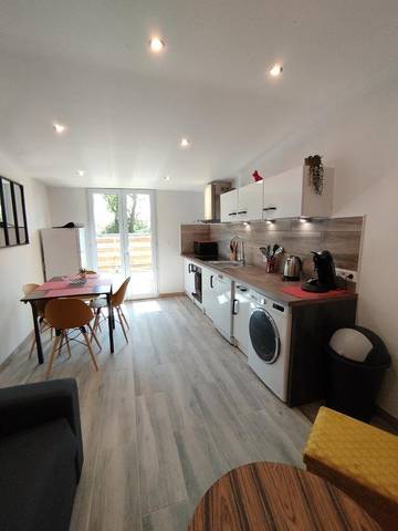 Gîte pour 4 personnes, avec terrasse et jacuzzi, adapté aux familles à Longues-sur-Mer