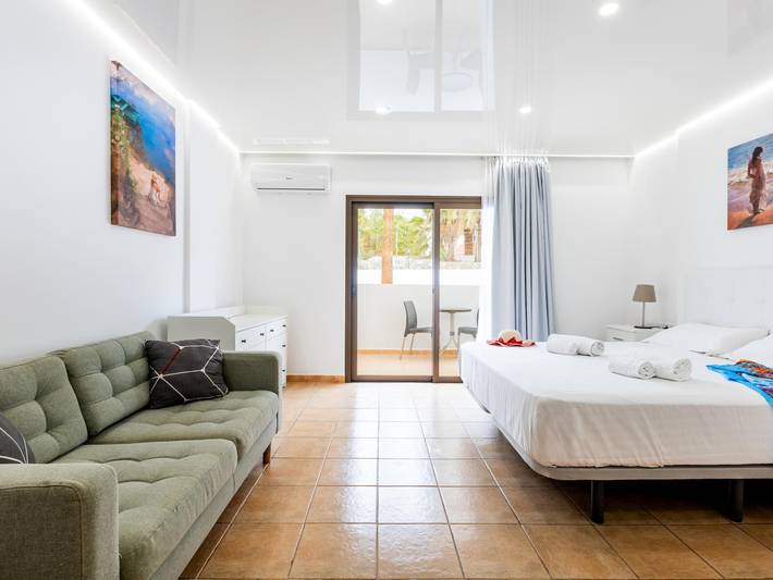 Gîte pour 2 personnes, avec balcon/terrasse ainsi que bassin pour enfant et piscine à Playa de las Américas - 2