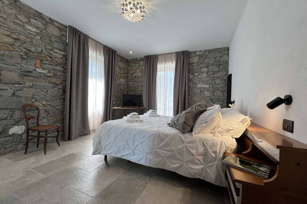 Villa Viola 10Pax Large Pool A/C, Bbq, Private Chef, Wine tasting, near 5 Terre in Tresana, Val di Magra