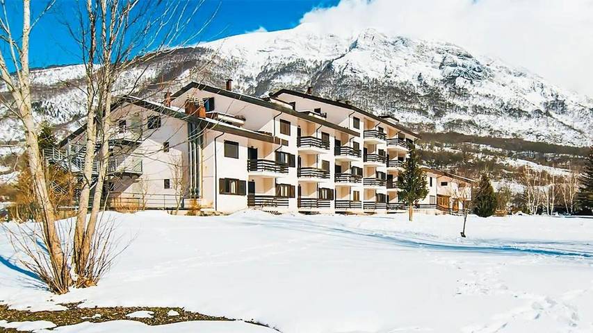 Appartamento per 4 persone, con Giardino e Piscina nonché Panorama a Opi