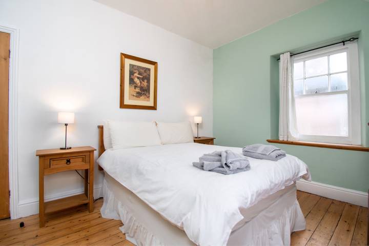 Log cabin for 4 people, with pets in Conwy