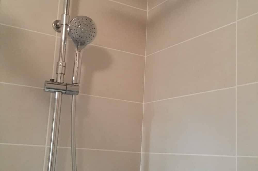 Apartamento entero, Studio Zen 2/4 to 5 pers. -> 23H Walking distance (beach, hiking, children's playground, shops) in Saint-Mandrier-sur-Mer, Region de Toulon