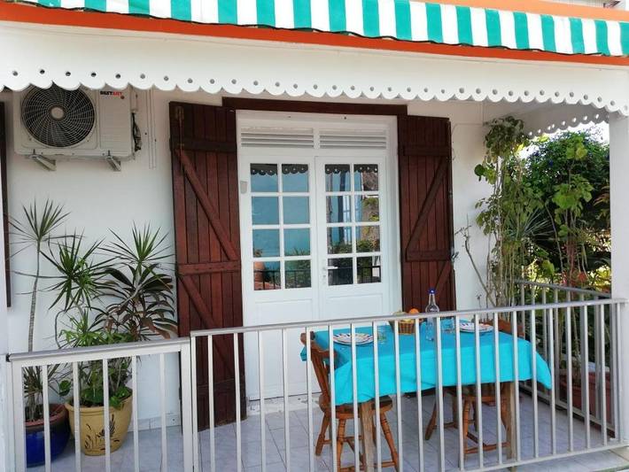 Gîte pour 2 personnes, avec jardin et piscine en Guadeloupe