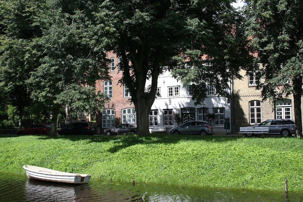 Ganze Wohnung, Ferienwohnung in historischem Haus direkt am Wasser mit Boot und Fahrrädern in Friedrichstadt, Eider-Treene-Sorge