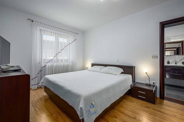 Location de vacances pour 6 personnes, avec jacuzzi ainsi que jardin et sauna, animaux acceptés à Tinjan - 4